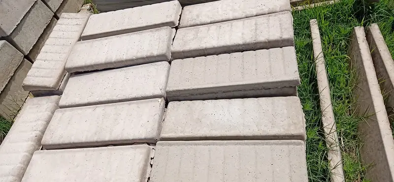 Precast concrete windowsills laid out in the Lintels at Bloem yard